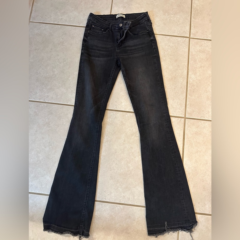 ZARA black jeans size 6
PREMIUM DENIM COLLECTION